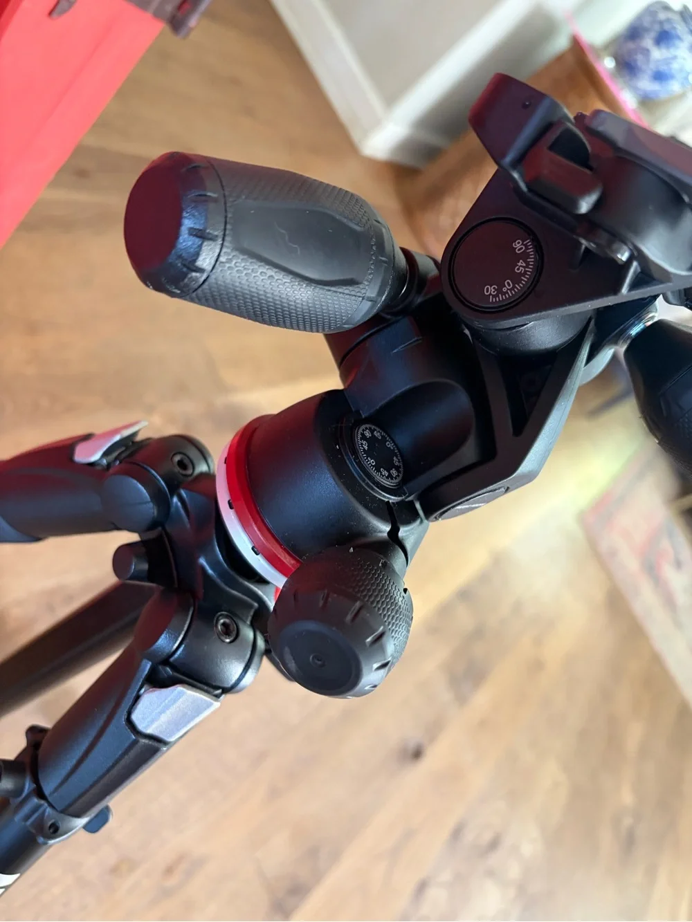 Manfrotto tripod with case MH804-3WUS